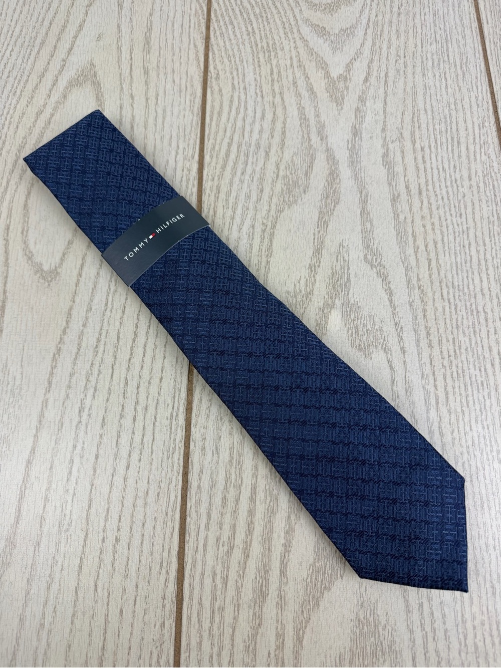 911 Tommy Hilfiger Tie Navy Blue TH Logo 400 TL21100012 Silk Poly Blend $69.50